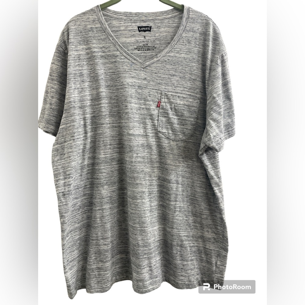 Levi’s V Neck XL
